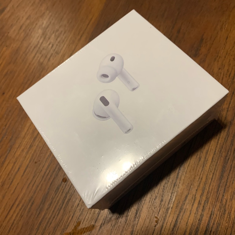 Wireless Earbuds in White